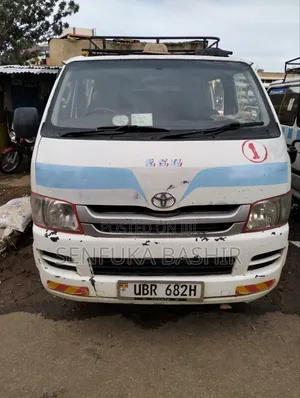 Toyota HiAce 2009 White