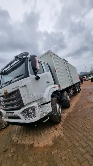 Sinotruk Howo 16tyre Cargo Truck