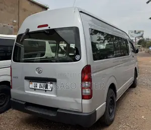 Toyota HiAce 2012 Silver