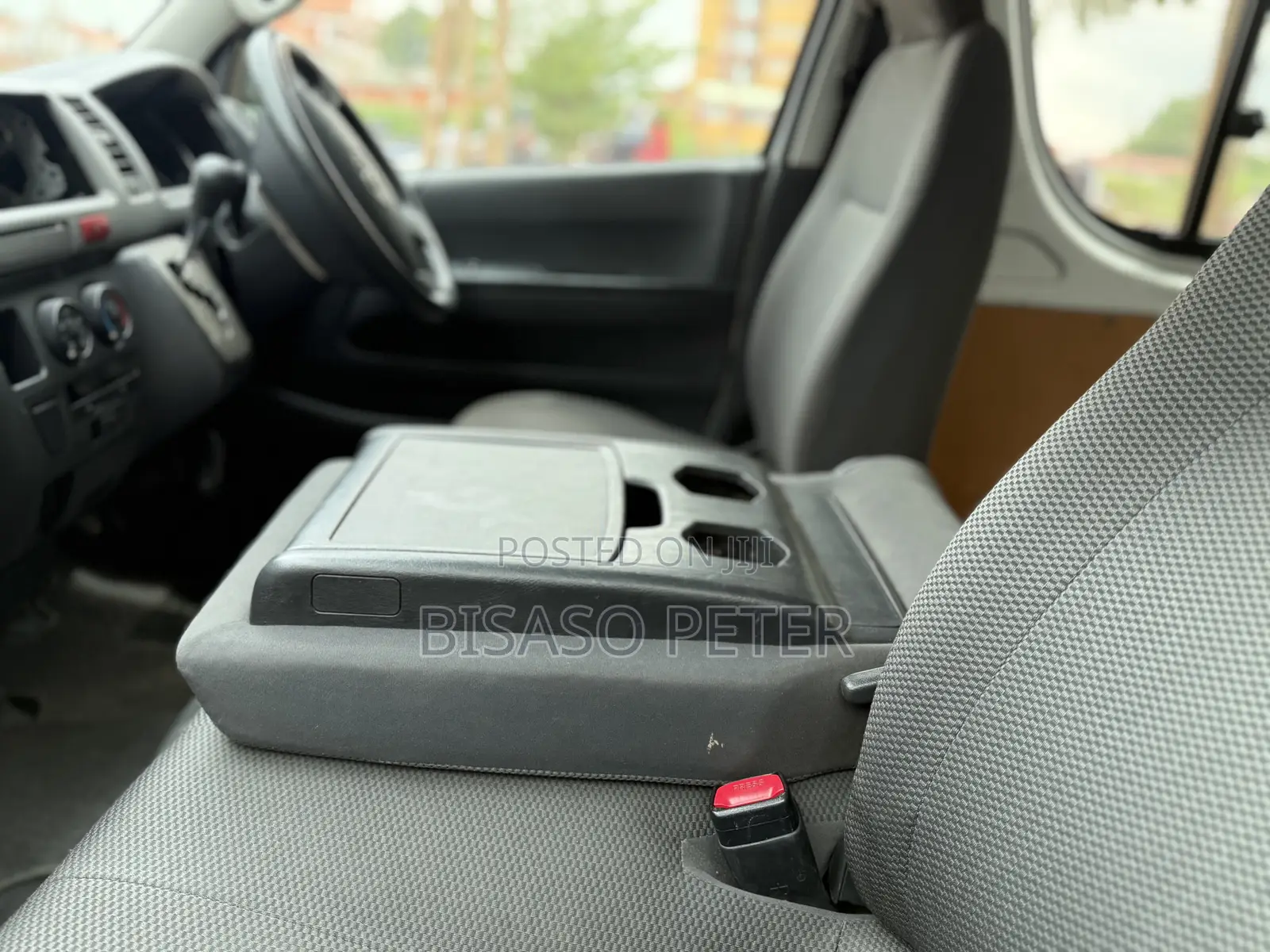 Toyota HiAce 2012 Silver