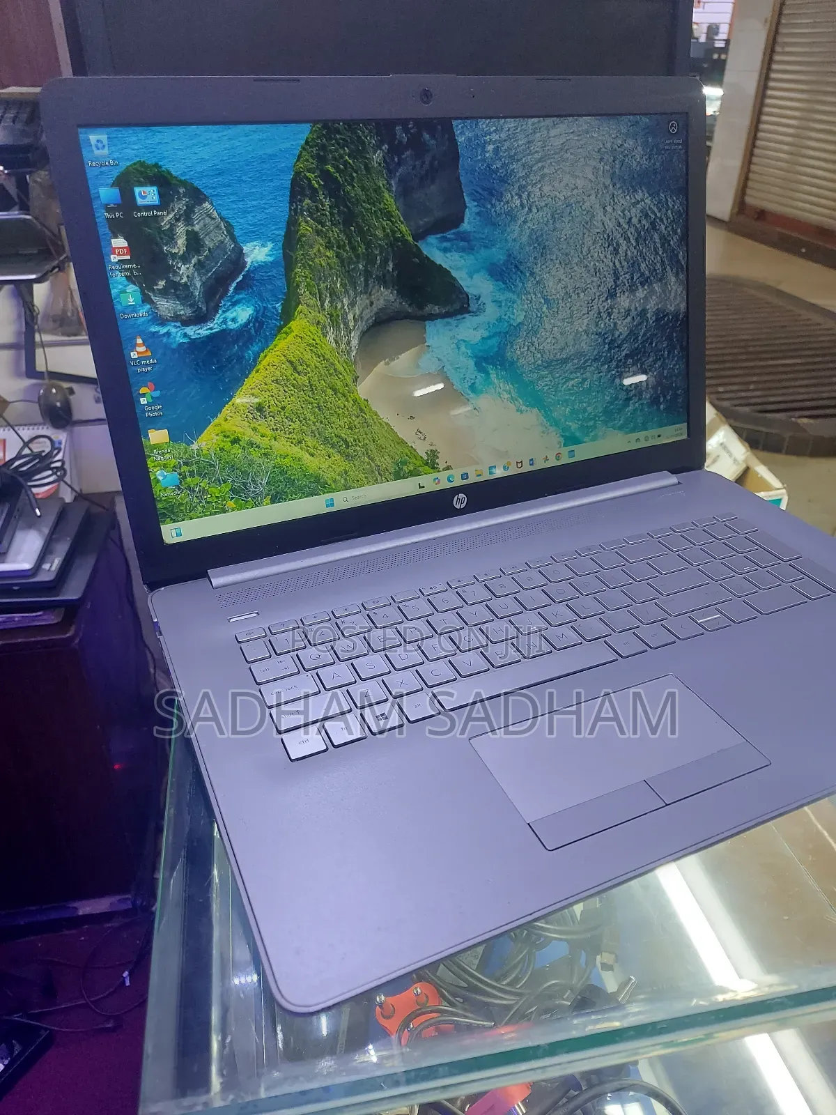 Laptop HP 17-3000 8GB Intel Core i3 SSD 256GB