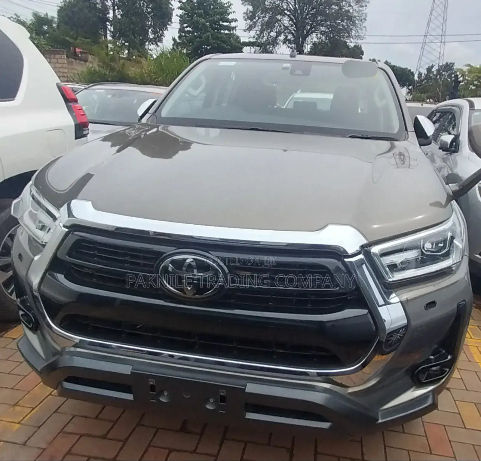 Toyota Hilux 2023 Silver