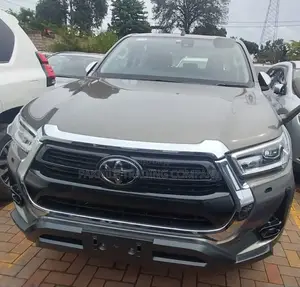 Toyota Hilux 2023 Silver
