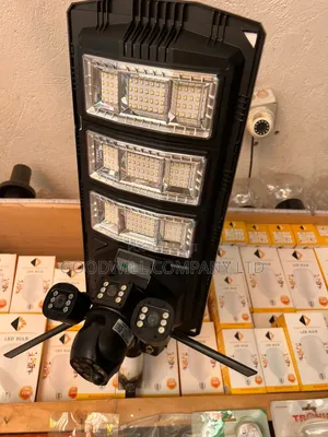450w Anker Solix Solar Street Light With 3 Lense Camera