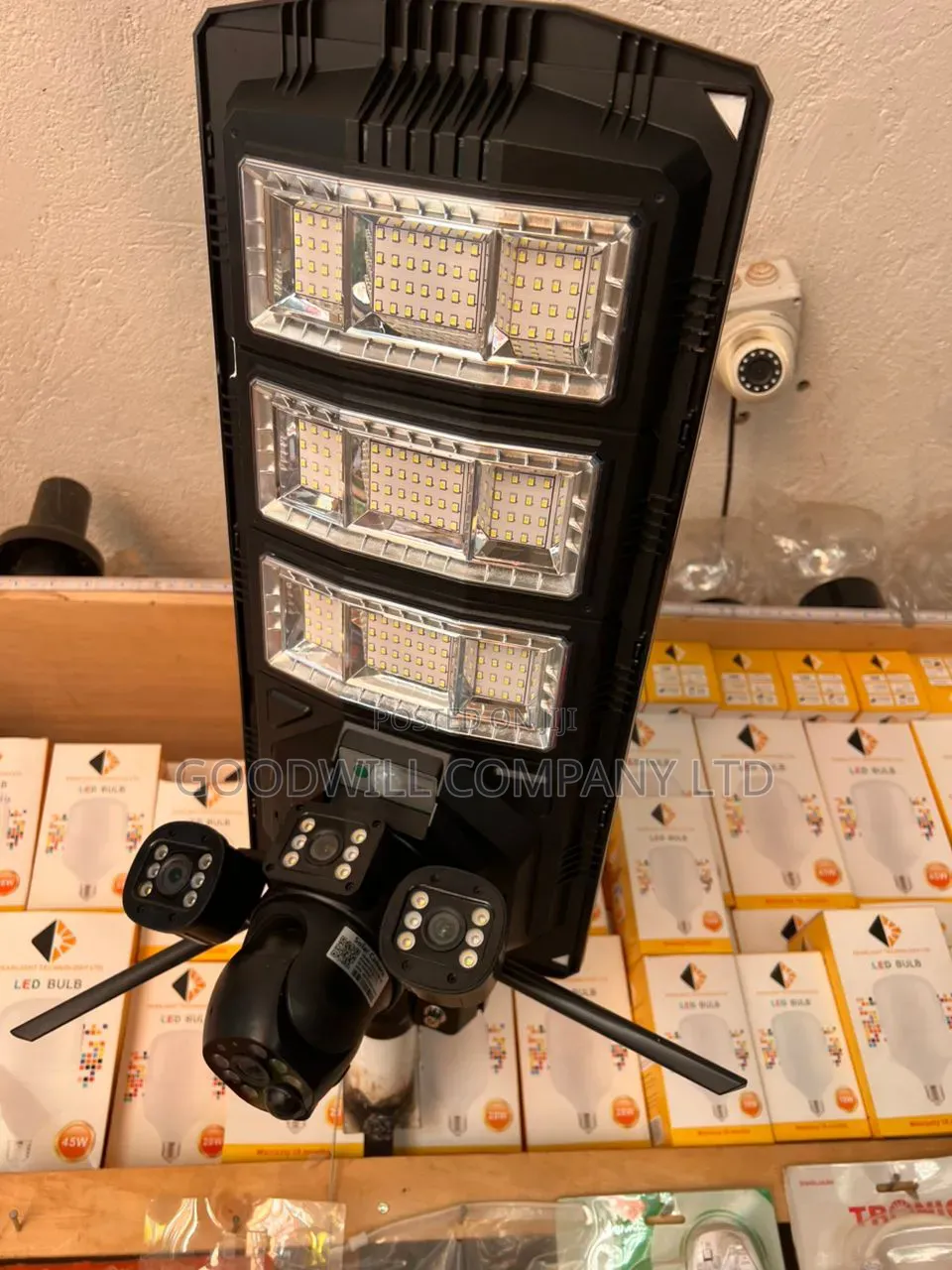 450w Anker Solix Solar Street Light With 3 Lense Camera