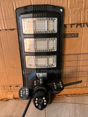 450w Goodwe Solar Street Light With 3 Lense Camera