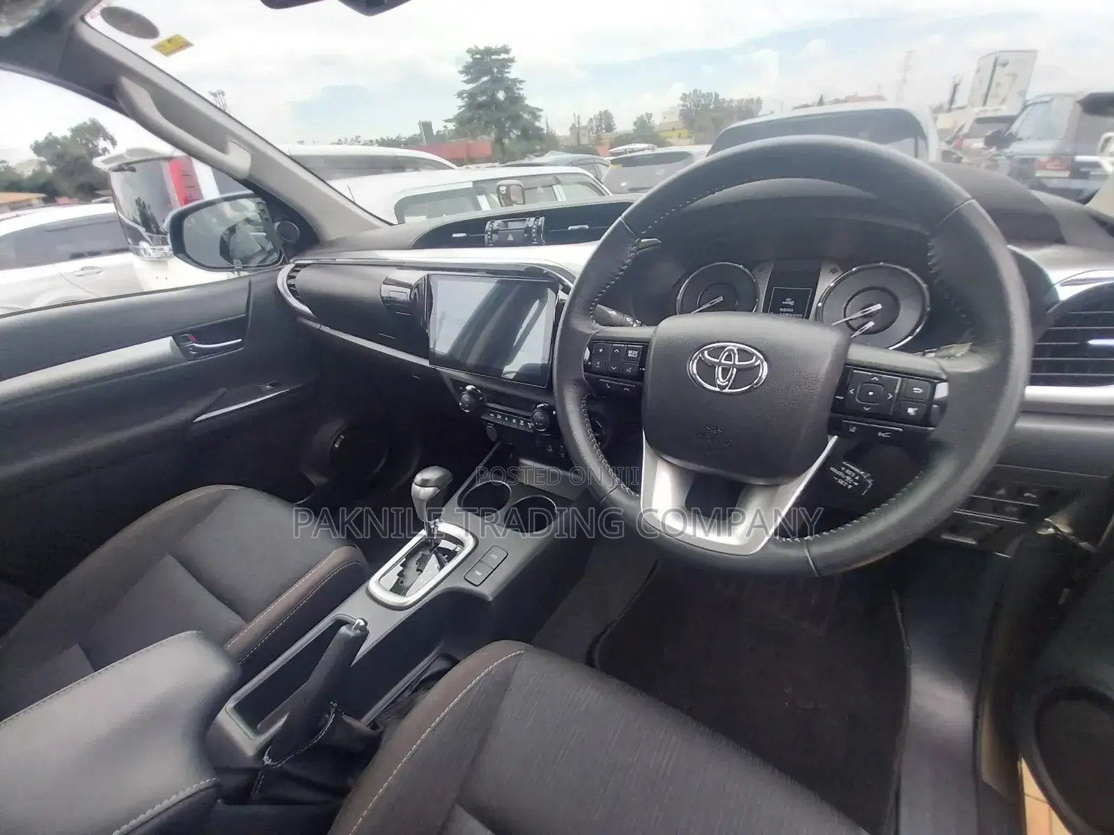 Toyota Hilux 2023 Silver