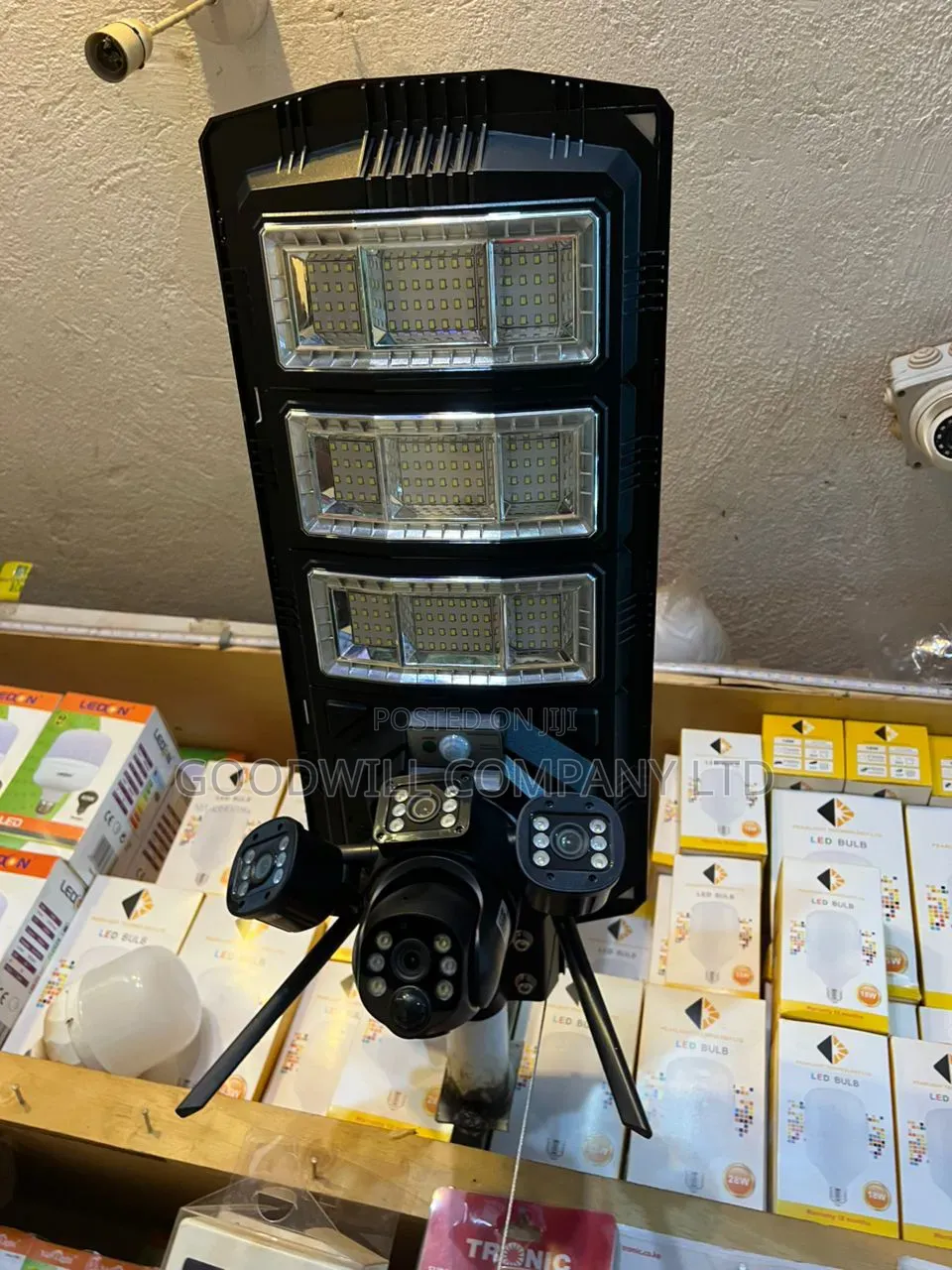 450w Bydwall Solar Street Light With 3 Lense Camera