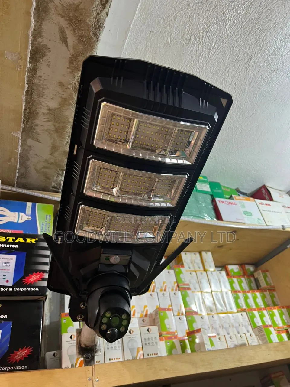 450w Tesla Powerwall3 Solar Street Light With Single Lense Camera