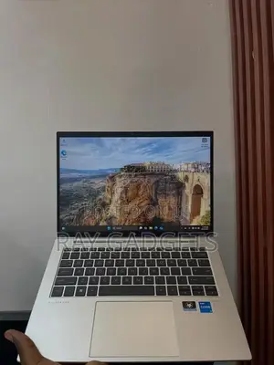New Laptop HP EliteBook 830 G9 16GB Intel Core i7 SSD 512GB