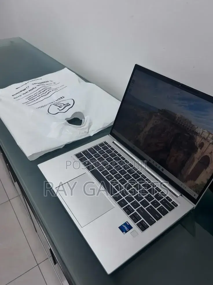 New Laptop HP EliteBook 830 G9 16GB Intel Core i7 SSD 512GB
