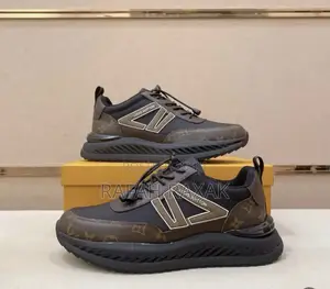 Low Top Louis Vuitton Sneakers