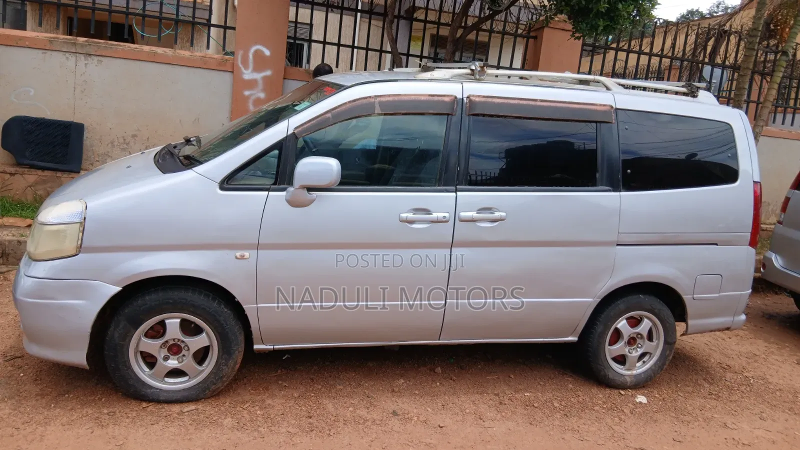 Nissan Serena 2004 Silver