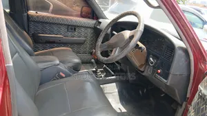 Toyota Hilux 2000 Red