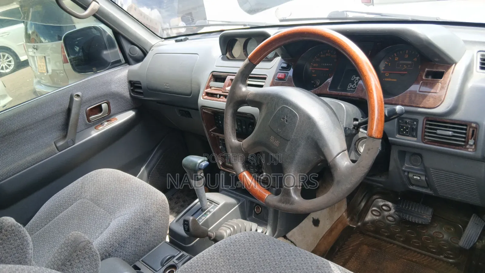 Mitsubishi Pajero 2002 Silver