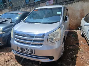 Toyota Noah 2009 Silver