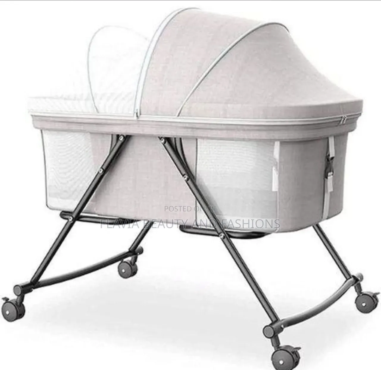Classy Movable Baby Bed With a Net