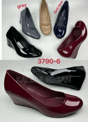 Ladies Closed Wedge Shoes