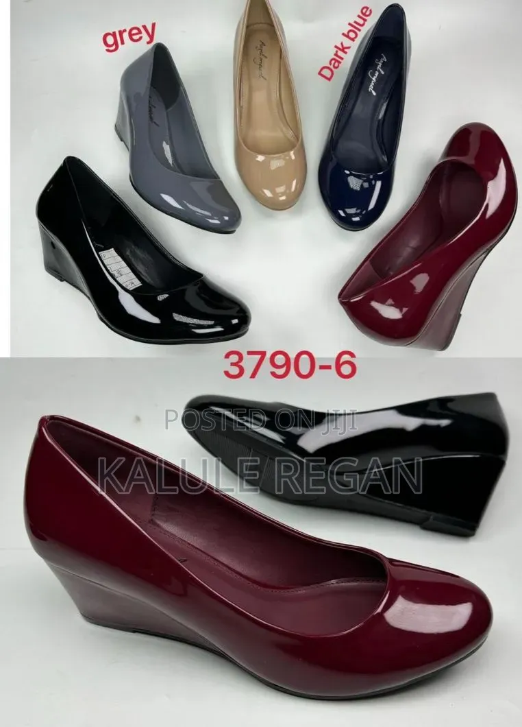 Ladies Closed Wedge Shoes