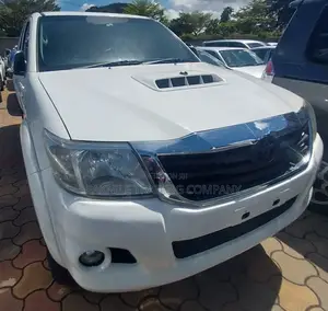 Toyota Hilux 2011 White