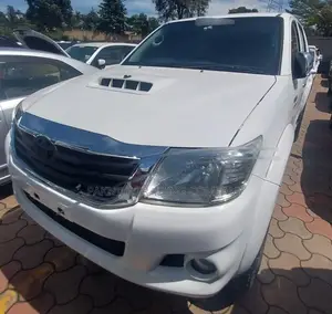 Toyota Hilux 2011 White