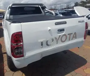 Toyota Hilux 2011 White