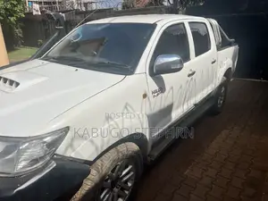 Hilux Vigo Double Cabin Pickup for Hire