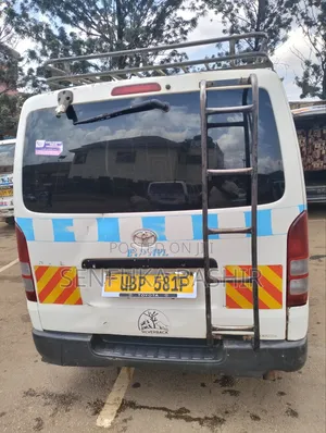 Toyota HiAce 2009 White