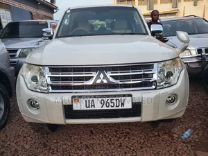 Mitsubishi Pajero 2011 White