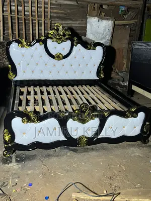 Royal Trinity 5x6 Bed (Black, White Gold)