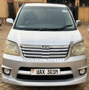 Toyota Noah 2.0 FWD (8 Seater) 2005 Silver