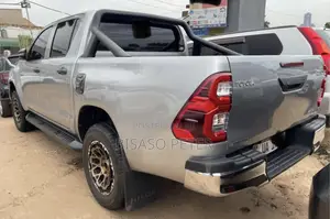 Toyota Hilux 2020 Silver
