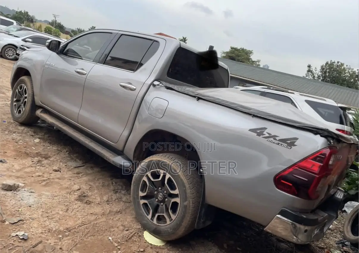 Toyota Hilux 2020 Silver
