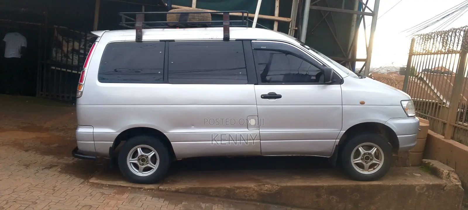 Toyota Noah 2001 Gray