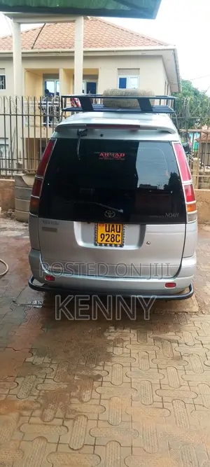 Toyota Noah 2001 Gray