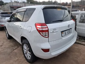 Toyota RAV4 2011 White