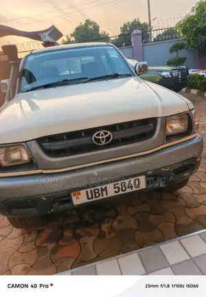 Toyota Hilux 1998 White