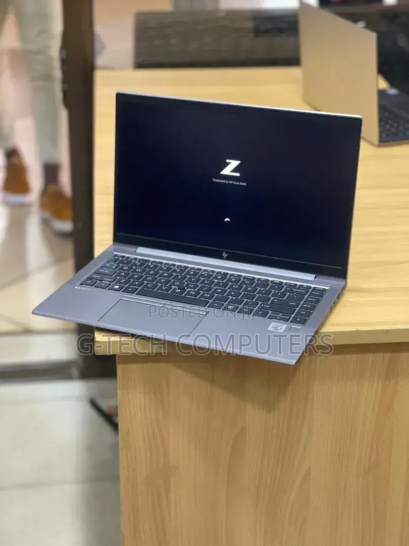 New Laptop HP ZBook Firefly 14 G7 16GB Intel Core i5 SSD 256GB
