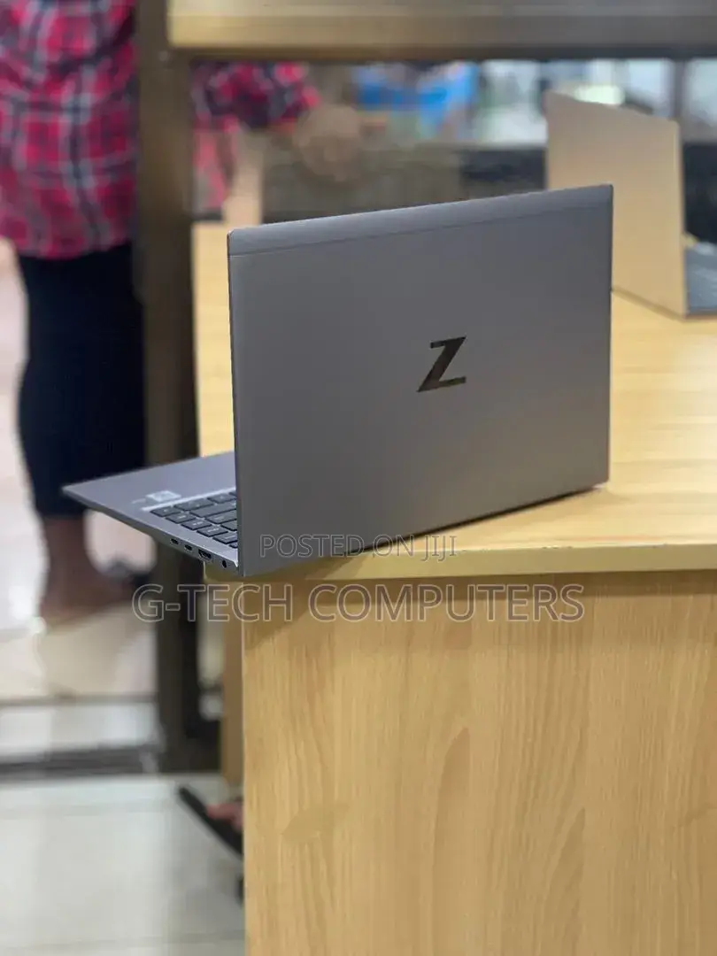 New Laptop HP ZBook Firefly 14 G7 16GB Intel Core i5 SSD 256GB