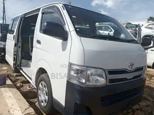 Toyota HiAce 2013 White