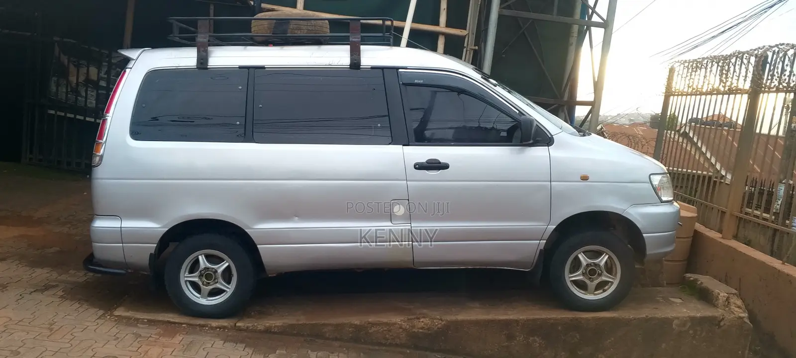 Toyota Noah 2001 Gray