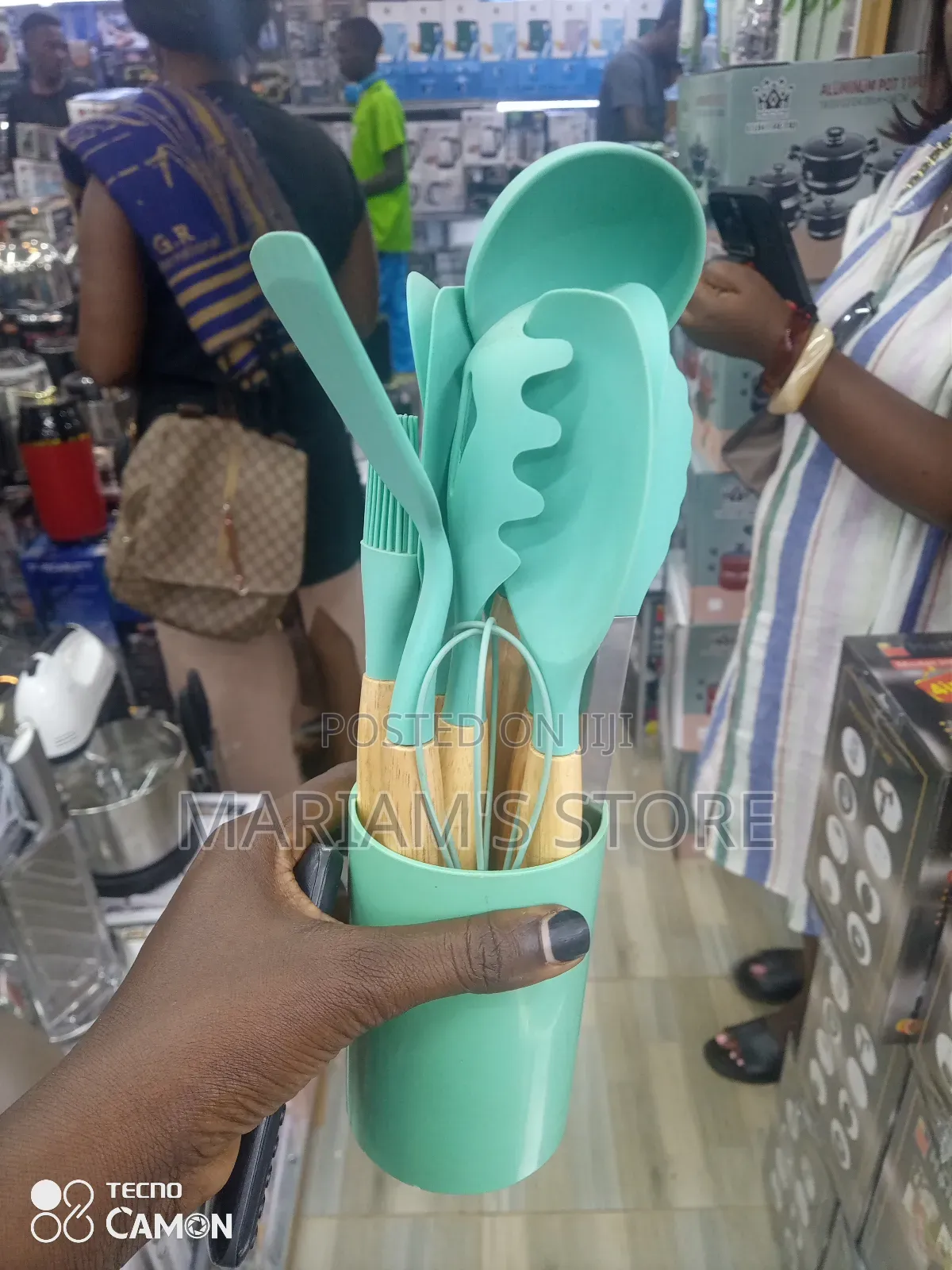 Non-Stick Silicone Kitchen Utensil Set Featuring Wooden Handles
