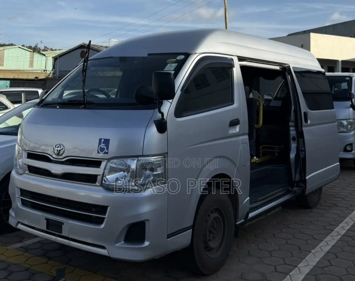 Toyota HiAce 2013 Silver