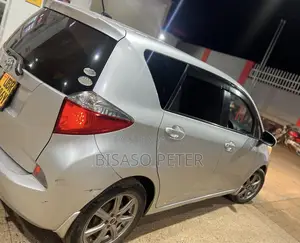Toyota Ractis 1.5 AWD 2011 Silver