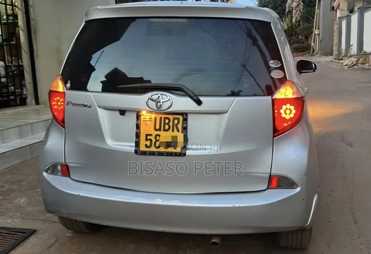 Toyota Ractis 1.5 AWD 2011 Silver