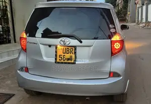 Toyota Ractis 1.5 AWD 2011 Silver
