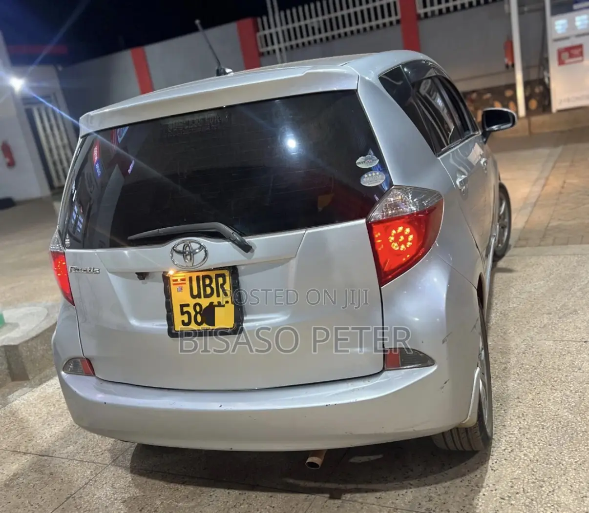 Toyota Ractis 1.5 AWD 2011 Silver