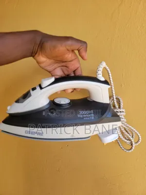Geepas Flat Steamer Iron