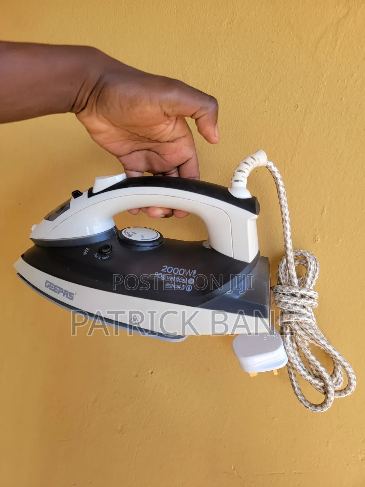 Geepas Flat Steamer Iron