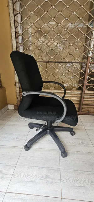 Black Fabric Short Back Office Chair